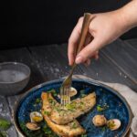 Вкусная свинина с луком на сковороде