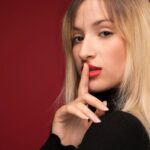 Красная помада для русых с зелеными глазами