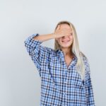 К чему чешется левый глаз у девушки в понедельник