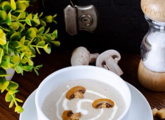 Грибной суп с шампиньонами, картофелем и вермишелью