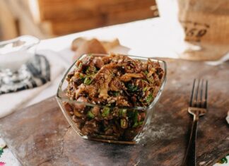 Салат с говядиной, фасолью и болгарским перцем