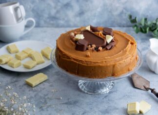 Торт со сгущенкой из готовых коржей