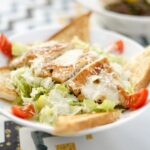 Цезарь с курицей и сухариками: рецепт на каждый день