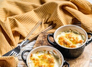 Классический жульен с грибами и курицей в духовке