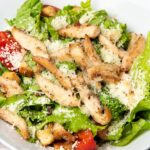 Цезарь салат: классический рецепт с сухариками и курицей