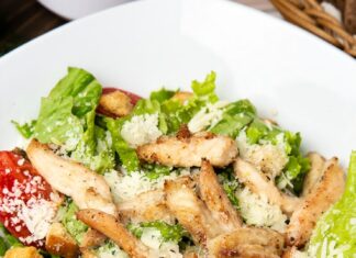 Цезарь салат: классический рецепт с сухариками и курицей