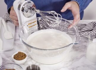 Пропитка для бисквита из воды и сахара