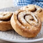 Дрожжевые плюшки с маком и сахаром