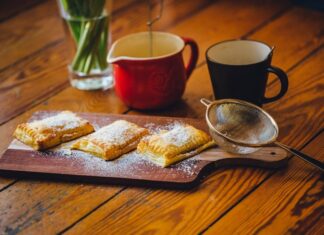 Быстрые рецепты из слоеного бездрожжевого теста к чаю