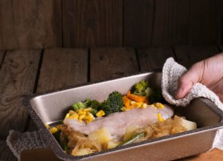 Свинина в рукаве с картошкой и овощами в духовке