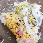 Салат из крабовых палочек и кукурузы: простой рецепт