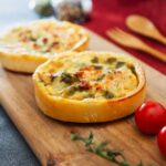 Жульен с грибами и курицей в тарталетках