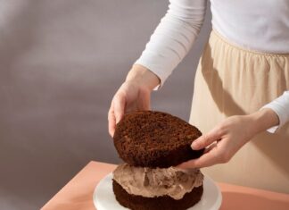 Испеките простой торт в домашних условиях