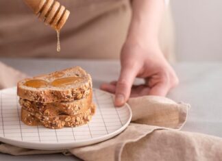 Медовый торт: классический рецепт со сметанным кремом