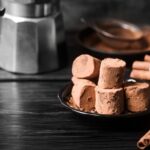 Шоколадная колбаска из печенья и какао: классический рецепт