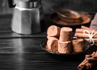 Шоколадная колбаска из печенья и какао: классический рецепт