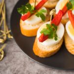 Идеи закусок на шпажках для праздничного стола