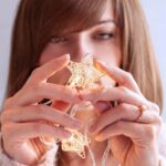 Значение золотых украшений во сне