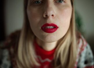 Примета: чешутся губы у женщины в четверг