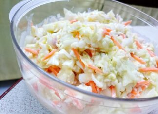 Салат из крабовых палочек без кукурузы: простой рецепт