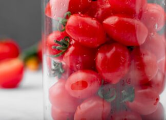 Простой рецепт помидорного салата на зиму без стерилизации