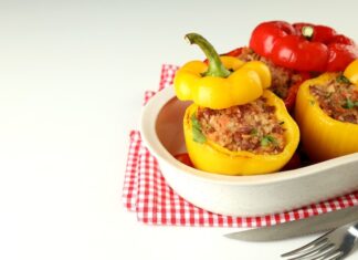 Фаршированный перец с фаршем и рисом в мультиварке