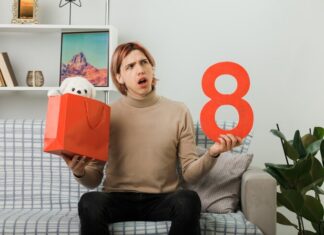 Чувства 8 кубков: глубина и тайна