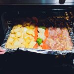 Запекание мяса с картошкой в пакете в духовке