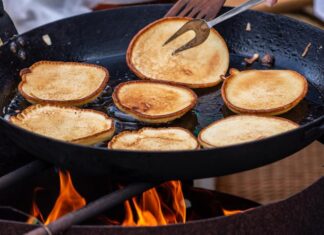 Печёночные оладьи из говяжьей печени на сковороде