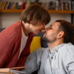 Сны о поцелуях и объятиях с мужчиной: толкование