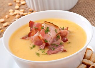 Сырный суп с сосисками и картофелем