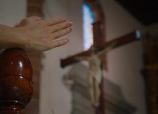 Как избавиться от сглаза и порчи в церкви