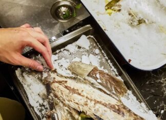 Форель в фольге в духовке: рецепт стейков