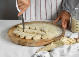 Испеките сочники с творогом дома