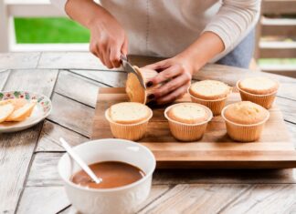 Простые кексы в силиконовых формочках в духовке