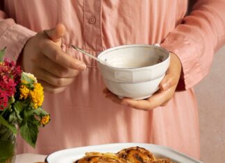 Сладкий пирог на сметане в духовке за 15 минут