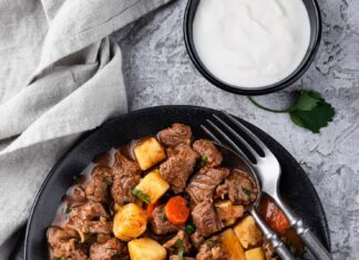 Классический Гуляш из Говяжьей Печени с Подливкой