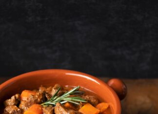 Картошка в горшочках с мясом и сыром в духовке