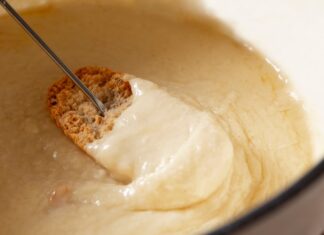 Крем с маслом и сгущенкой для бисквита