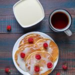 Пышные оладьи на кефире без дрожжей с разрыхлителем