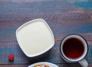 Пышные оладьи на кефире без дрожжей с разрыхлителем