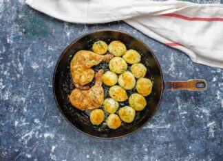 Жареные кабачки в кляре на сковороде с яйцом