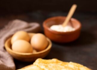 Пышные оладьи на воде и дрожжах с яйцами