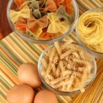 Макароны и яйца: быстрый ужин на сковороде