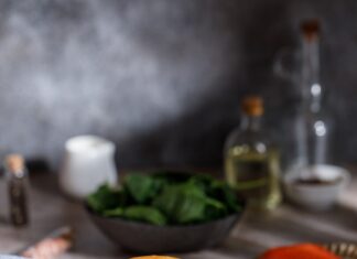 Сладкие пирожки с щавелем в духовке из дрожжевого теста