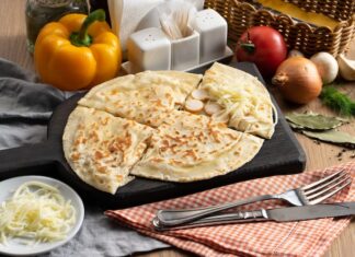 Хачапури на сковороде: быстрый рецепт с сыром на молоке