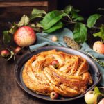 Яблочный пирог с корицей в духовке