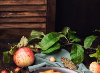 Яблочный пирог с корицей в духовке