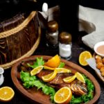 Салат с копченой рыбой и картофелем