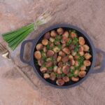 Тушеная капуста с сосисками на сковороде